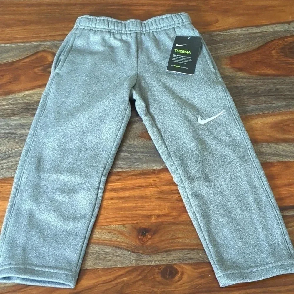2 Boys Nike Thermal fit fleece pants